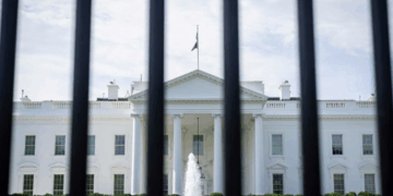 البيت الأبيض يعلّق على “هدية القصر الطائر” من قطر