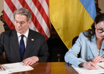 أميركا وأوكرانيا توقعان اتفاقية لإنشاء صندوق لإعادة الإعمار