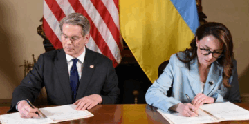أميركا وأوكرانيا توقعان اتفاقية لإنشاء صندوق لإعادة الإعمار