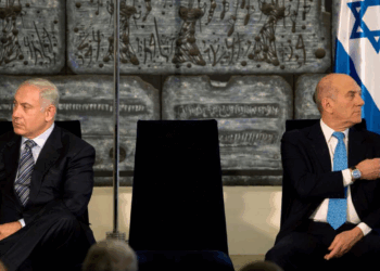 أولمرت: إسرائيل ترتكب جرائم حرب في غزة