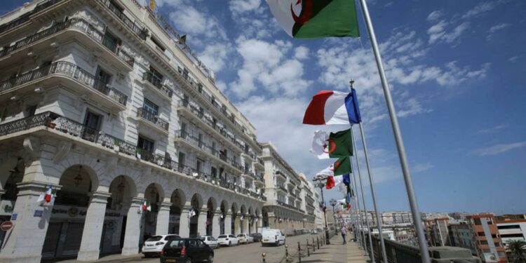 الجزائر تتهم فرنسا بخرق اتفاق “الجوازات الدبلوماسية” وتلوح برد مماثل