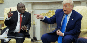 رئيس جنوب إفريقيا يعلق على لقائه مع ترامب الذي شهد “مواجهة محتدمة”