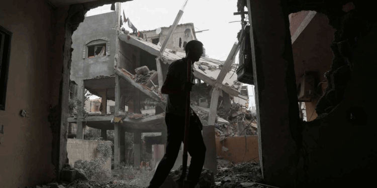 أمر إخلاء لسكان جنوب قطاع غزة.. استعدادا “لهجوم غير مسبوق”