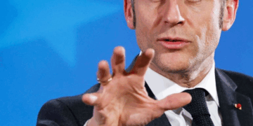 ماكرون غاضب من وزرائه بعد تقرير بشأن تأثير الإخوان في فرنسا