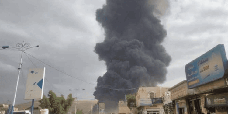 إسرائيل تشن غارات على مطار صنعاء وتعلن “تعطيله بالكامل”