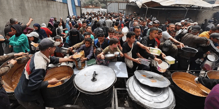 “الأغذية العالمي”: غزة على شفا الجوع.. والمساعدات عالقة خلف المعابر