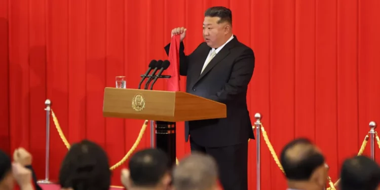 كوريا الشمالية تتحدى الإدارة الأمريكية وترفض بشكل قاطع التخلي عن أسلحتها النووية: استفزاز سياسي خطير وغير قانوني