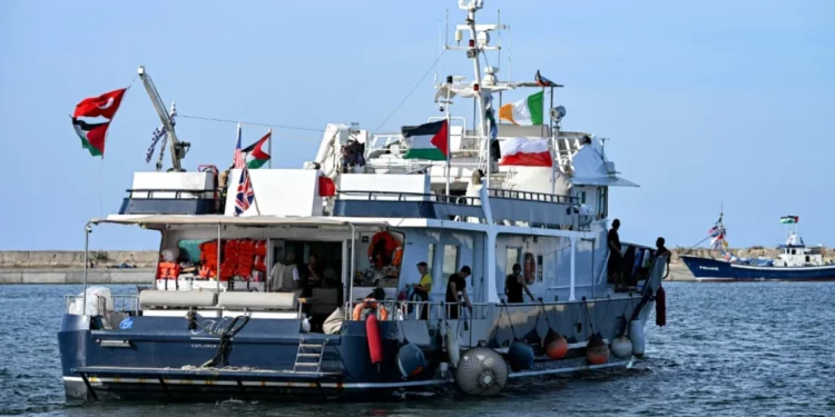 الأمم المتحدة والإتحاد الأوروبي يدينان الهجمات على أسطول الصمود المتوجه نحو غزة .. وإيطاليا ترسل فرقاطة عسكرية