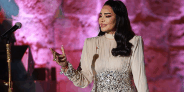 بدعوة من وزارة السياحة قامت بجولة سياحية روّجت من خلالها لتونس أحلام تختتم مهرجان قرطاج بذكريات لا تنسى في حفل رائع أشاد به الإعلام التونسي ووسائل التواصل الاجتماعي