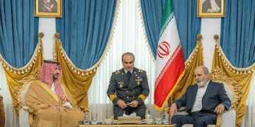 ابن سلمان يجري مباحثات مع أمين عام المجلس الأعلى للأمن الإيراني حول العلاقات الثنائية ومستجدات الأوضاع الإقليمية