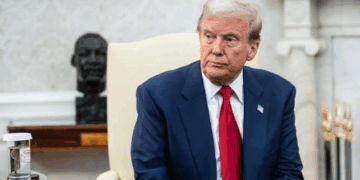 مع إعلان إسرائيل توسيع عملياتها.. ترامب يحذر حماس من استخدام الرهائن في غزة “دروعا بشرية”