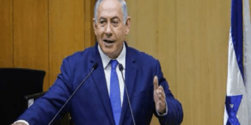 “هآرتس”: نتنياهو أمر الجيش الإسرائيلي بهدم غزة من جذورها وتحويلها إلى غنيمة عقارية .. ووعوده بالقضاء على حركة حماس “فارغة” ويجب على من كانوا يصدقون أكاذيب الحكومة أن يقفوا صفًا واحدًا لوقف هذه الفظائع