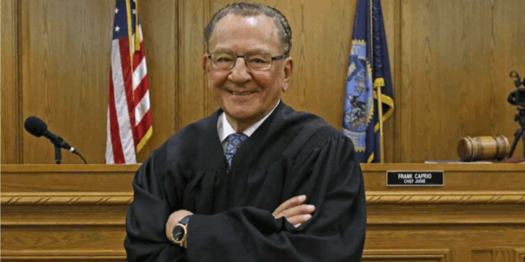 بعد رسالة مؤثرة.. وفاة “القاضي الرحيم” فرانك كابريو