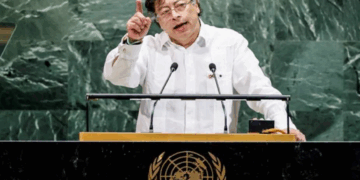 يدعو إلى ملاحقة الرئيس الأمريكي ترامب جنائياالرئيس الكولومبي يدعو لتوحيد الجيوش لتحرير فلسطين ويؤكد: الإنسانية لم تعد تستطع تحمّل يومٍ واحدٍ إضافي من الإبادة الجماعية في غزة