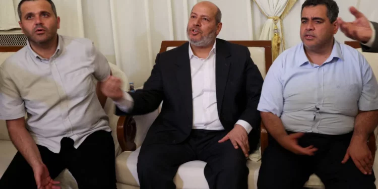 «حماس» تؤكد نجاة قادتها وتنعى 5 من عناصرها