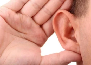 التصدي المبكر لضعف السمع قد يقلل خطر الإصابة بالخرف