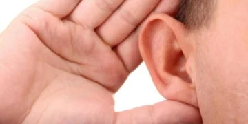 التصدي المبكر لضعف السمع قد يقلل خطر الإصابة بالخرف