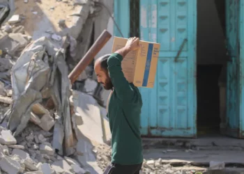 تزامنا مع الغارات.. نتنياهو يقرر إغلاق جميع المعابر إلى غزة