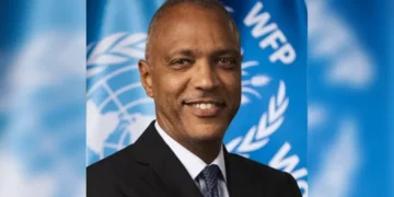 حكومة البرهان تطرد مسؤوليْن في “الغذاء العالمي” من السودان