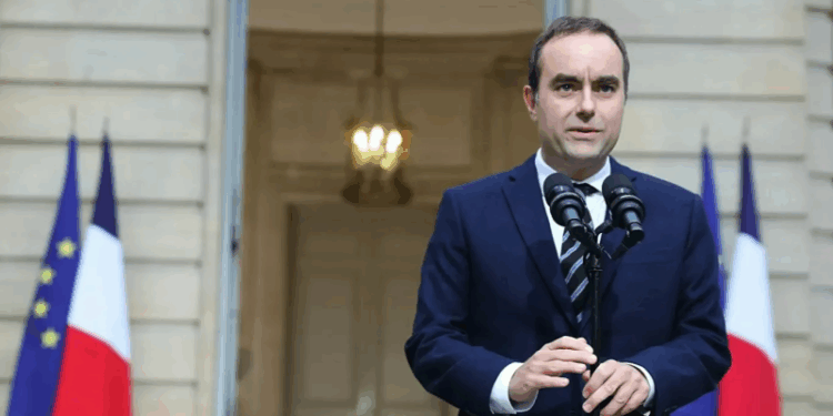 رئيس الوزراء الفرنسي قدم استقالته