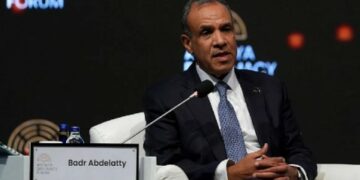 وزير الخارجية المصري يرحب بـ”جهود” ترامب لوقف الحرب في غزة” ويدعو لأفق سياسي يستند لحل الدولتين