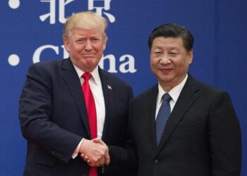 ترامب يتوعد بكين برد “هائل” بعد فرضها تشديدا على صادرات أمريكا ويهدد بإلغاء لقائه مع نظيره الصيني