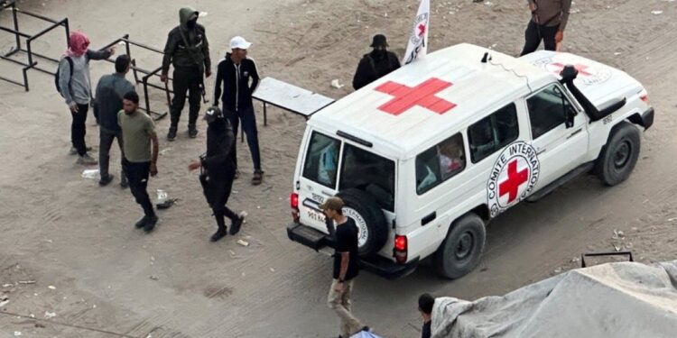 تسليم 20 أسيرا إسرائيليًا في غزة للصليب الأحمر ونشر قوائم بأسماء 1968 أسيرا فلسطينيًا سيُفرج عنهم