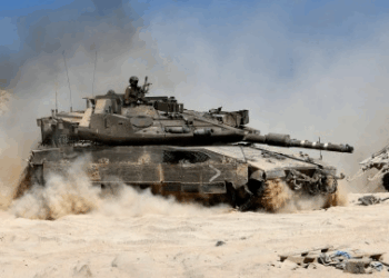 وزير الحرب الإسرائيلي يصدر تعليمات لوضع علامات على “الخط الأصفر” لتحديد الفصل الأمني في قطاع غزة ويهدد من يتجاوزه