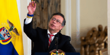 الرئيس الكولومبي يواجه صعوبة في الحصول على راتبه بسبب العقوبات الأميركية ومحاميه يعتزم الطعن ويفتح باب المفاوضات !