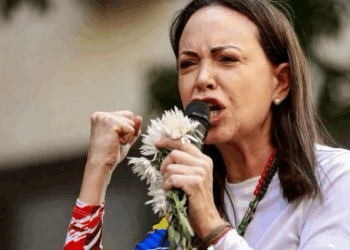 بعد أيام من فوزها بجائزة نوبل.. زعيمة المعارضة الفنزويلية: مادورو لديه فرصة وسيغادر السلطة بالتفاوض أو بدونه