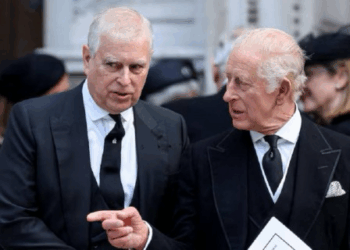 بريطانيا.. الملك تشارلز يجرد شقيقه الأمير أندرو من ألقابه