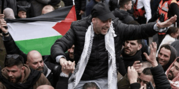 إسرائيل تنشر أسماء 250 معتقلا فلسطينيا لإطلاق سراحهم.. ويتكوف: بدء مهلة الـ 72 ساعة للإفراج عن الأسرى.. و”إعلام الأسرى” التابع لحماس ينفي الاتفاق عليها!