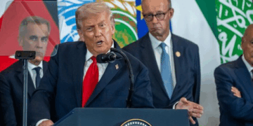 صحيفة ألمانية: قادة أوروبا اكتفوا بالمشاهدة في قمة شرم الشيخ بينما يدير ترامب وحلفاؤه المشهد