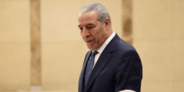 الشيخ ومدير المخابرات الفلسطينية يصلان القاهرة في زيارة مفاجئة.. و”الكابينت” ينعقد لبحث المرحلة التالية من اتفاق غزة