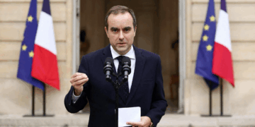 فرنسا أمام 48 ساعة مفصلية مع مشاورات “الفرصة الأخيرة”: حكومة أم انتخابات مبكرة؟