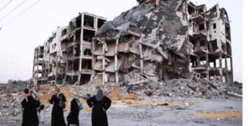 صحيفة تكشف عن خطة أمريكية لتقسيم غزة لمنطقتين منفصلتين وفرض حصار اقتصادي على “حماس” حتى نزع سلاحها