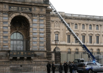 متحف اللوفر ينقل كنوزه الثمينة إلى بنك فرنسا بإشراف الشرطة الخاصة الحمض النووي يكشف مشتبهَين بسرقة متحف اللوفر وايداعهما بالسجن!