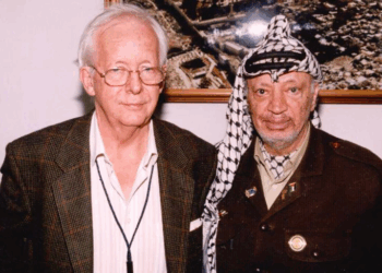 5 عقود من الكتابة المتخصصة عن أزمات وحروب الشرق الأوسطوفاة الصحفي البريطاني ديفيد هيرست