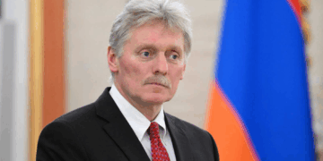 الكرملين يحذر فرنسا: فكروا قبل دعم كييف