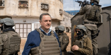 وزير الدفاع الإسرائيلي يهدد باغتيال قيادة “حماس” بالخارج.. و”بن غفير” يُلمح بإسقاط حكومة نتنياهو إن لم تُستأنف الحرب