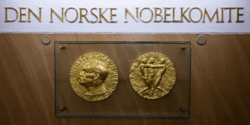 منافسة مفتوحة على جائزة نوبل للسلام… ما احتمال فوز ترامب؟