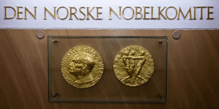 منافسة مفتوحة على جائزة نوبل للسلام… ما احتمال فوز ترامب؟