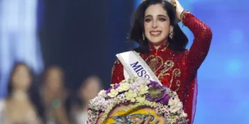 من ضحية تنمر إلى ملكة جمال الكون فاطمة بوش تتوج بلقب “ملكة جمال الكون 2025” بعد نهائي مثير!