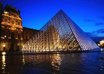 فضيحة “كلمة السر” في متحف اللوفر.. لا يمكن تخيلها!