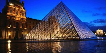 فضيحة “كلمة السر” في متحف اللوفر.. لا يمكن تخيلها!