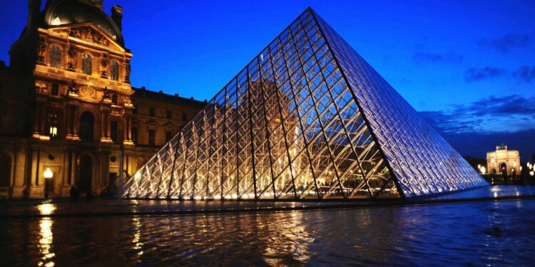 فضيحة “كلمة السر” في متحف اللوفر.. لا يمكن تخيلها!