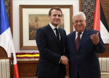 الرئيس الفلسطيني يجدّد أمام ماكرون التزامه بإجراء إصلاحات تشمل تنظيم انتخابات رئاسية وبرلمانية في أقرب وقت ممكن