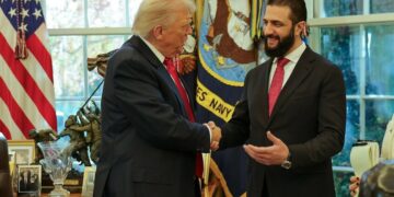 “فورين بوليسي”: ترامب يستعين بالشرع لتأمين حليف جديد في الشرق الأوسط