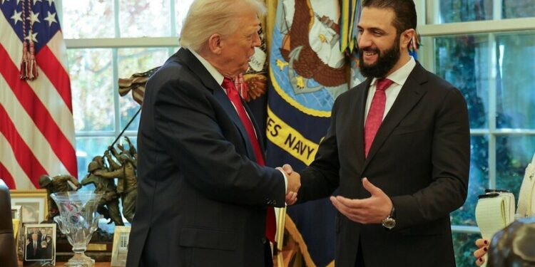 “فورين بوليسي”: ترامب يستعين بالشرع لتأمين حليف جديد في الشرق الأوسط