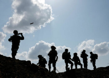 إسرائيل تضغط على الجيش اللبناني لتفتيش المنازل بحثا عن أسلحة “حزب الله”